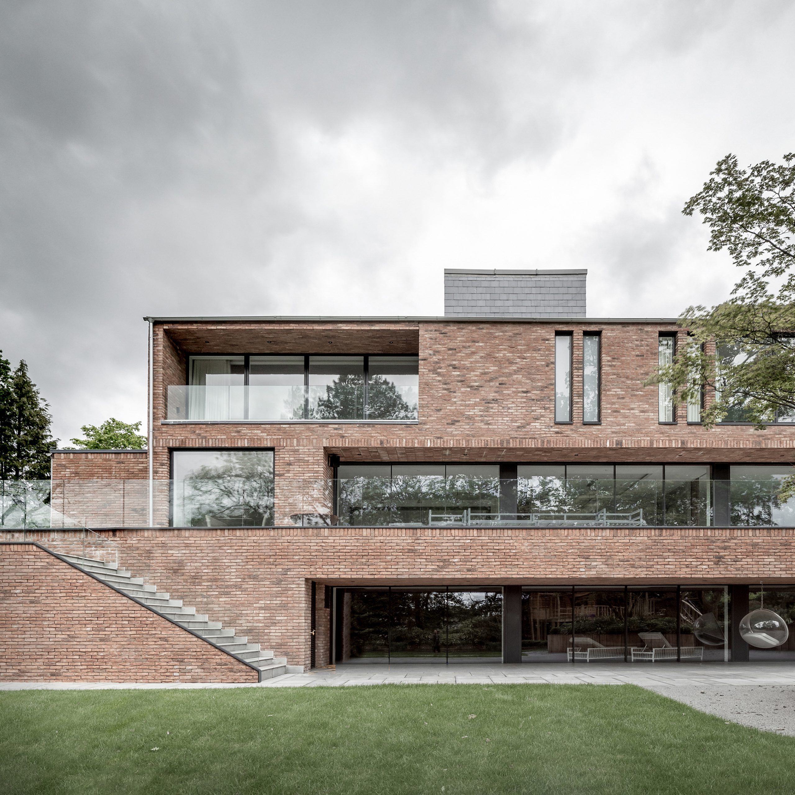 Contemporary house hale
